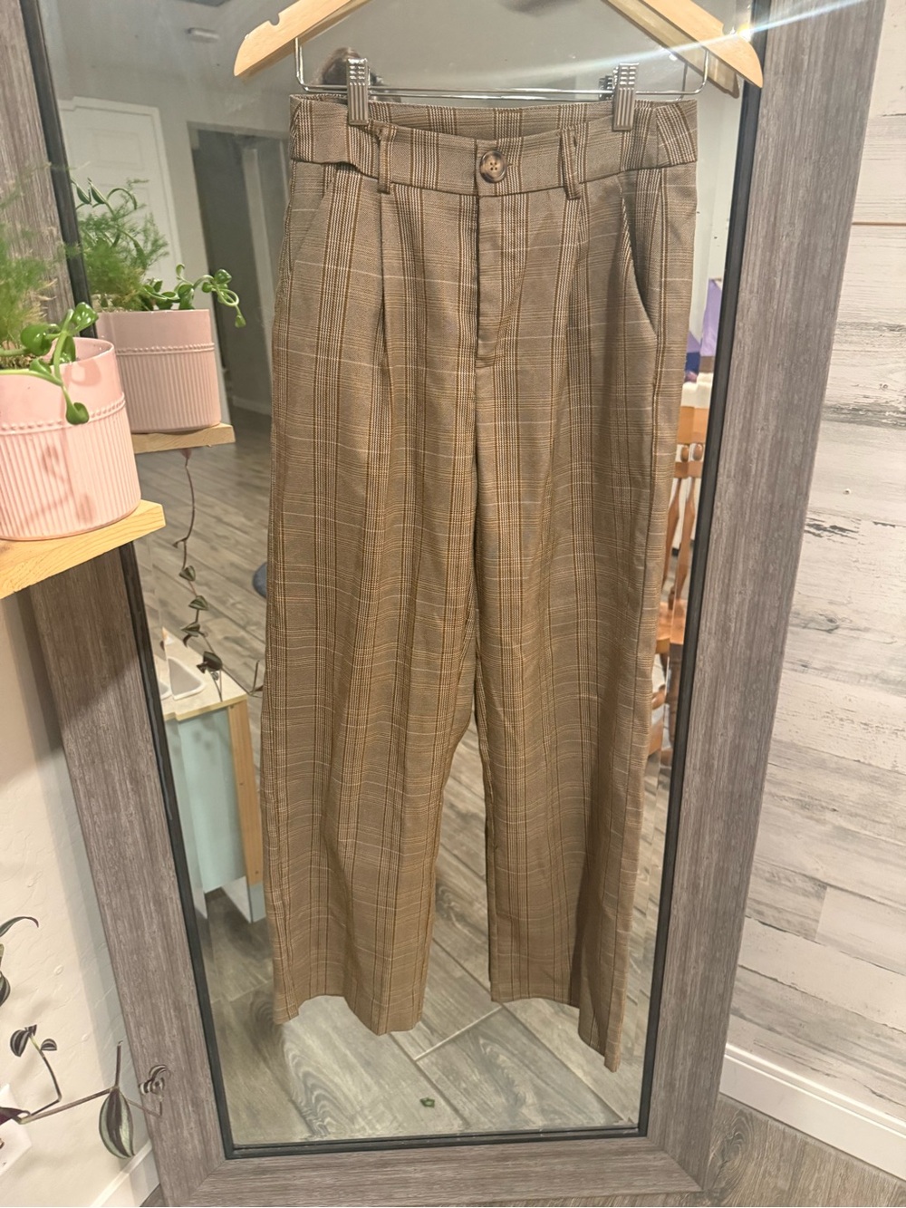 High-Waist Plaid Trousers in Brown